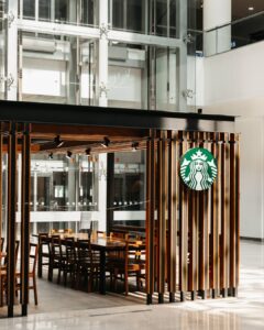 Howard Schultz Starbucks story xic editorial
