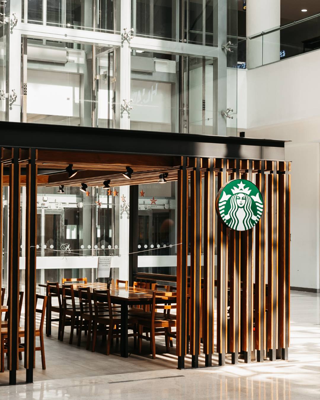 Howard Schultz Starbucks story xic editorial