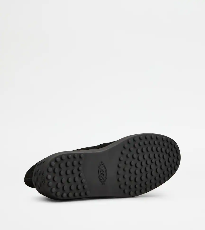 Tod’s Winter Gommino Desert Boots in Suede xiceditorial
